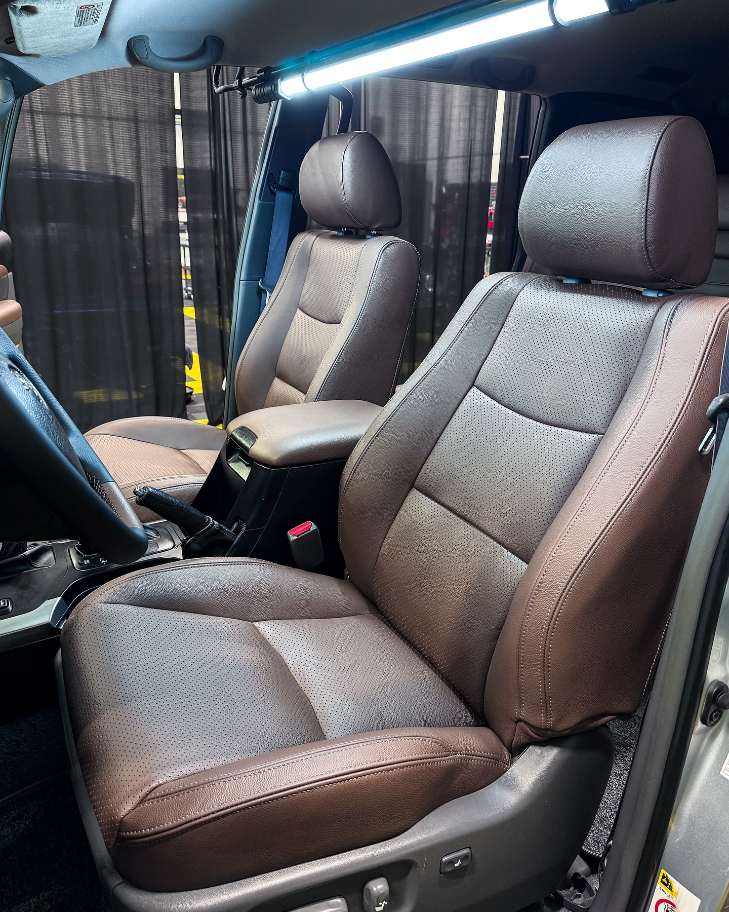 Dopo: sedile restaurato e uniforme